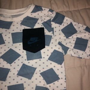 boys large nike t shirt ! blue and white w pocket